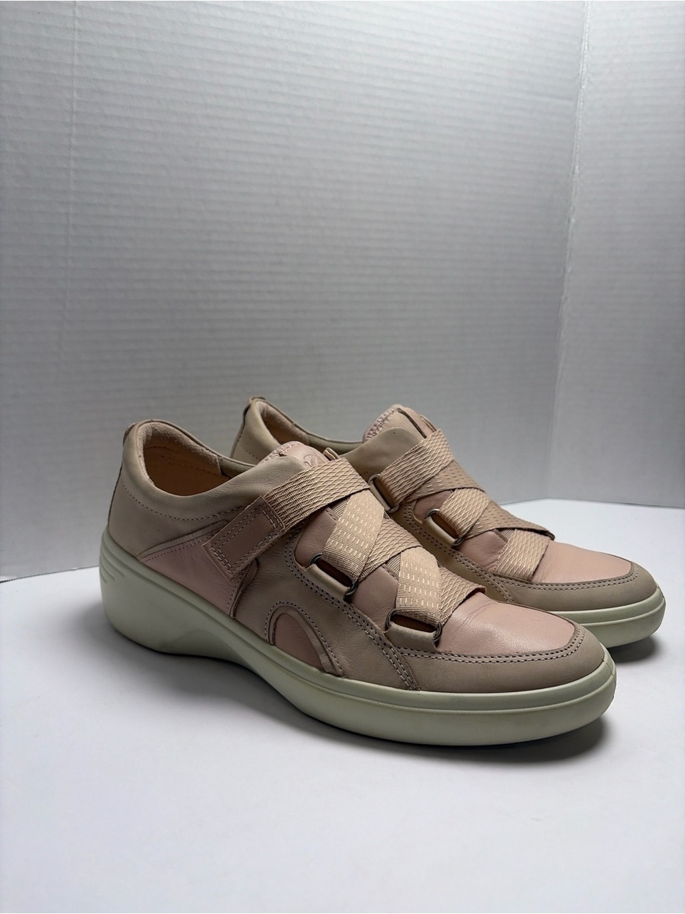 ECCO Women’s Blush Pink Triple Strap Comfort Sneakers Women’s Size 10-10.5